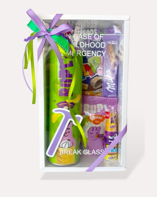 CAJA DE REGALO con golosinas en una presentación divertida
